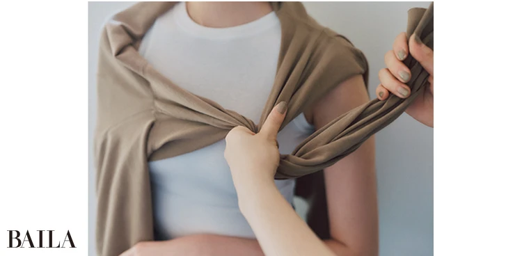 《2》《3》両方の袖をそろえて持ち2本一緒に結ぶ。軽く一回結び