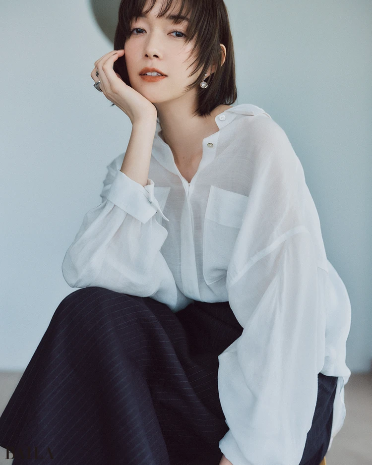 7月31日（木）のコーデ　佐藤栞里　ブラウスコーデ