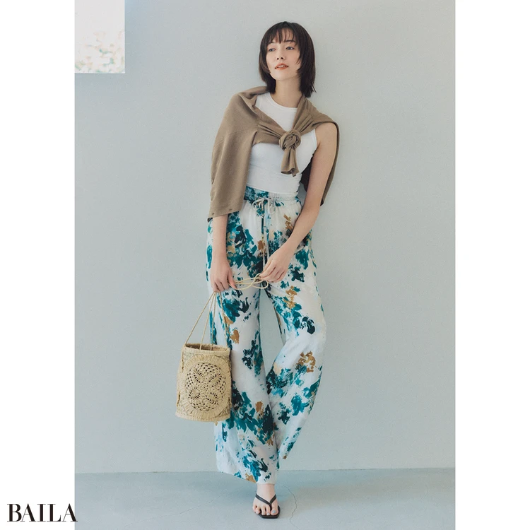 佐藤栞里 カーディガンコーデ