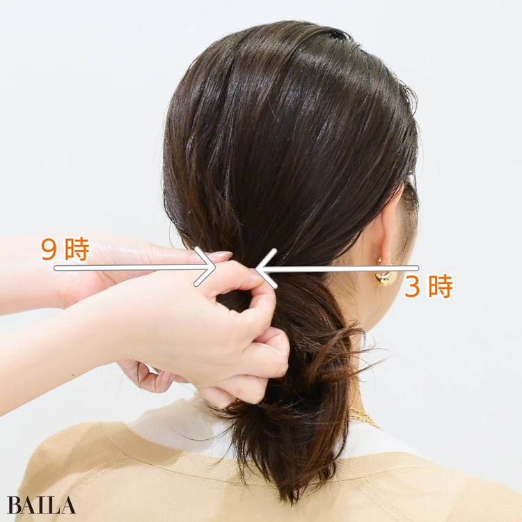 藤川美央さん 次に３時の位置、続いて反対側の９時の位置の髪を引き出します。