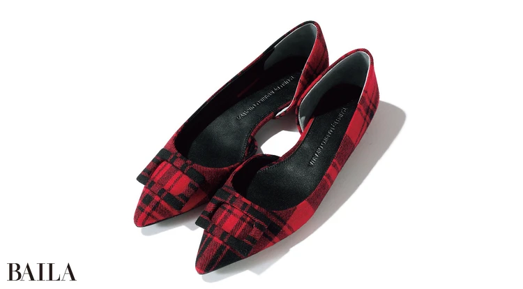 靴（赤×黒）￥28600・（黒×白）￥27500／ワークスインターナショナル（ツル バイ マリコ オイカワ）