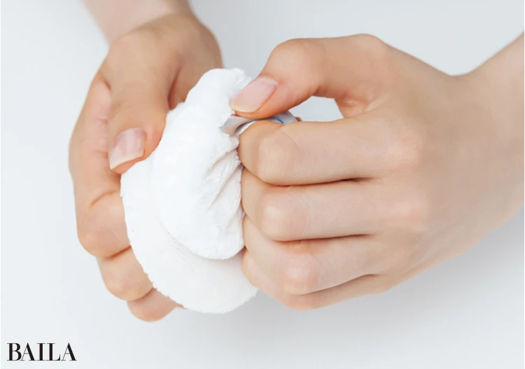 手持ちのパフにもみ込んで 量を調整してから使ってみて！