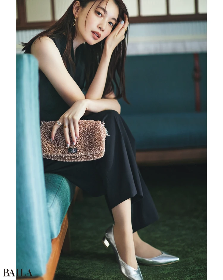 手もと、足もとに光を宿してアイキャッチーなスパイスを