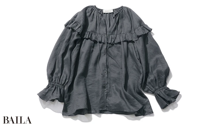 ラッフルブラウス