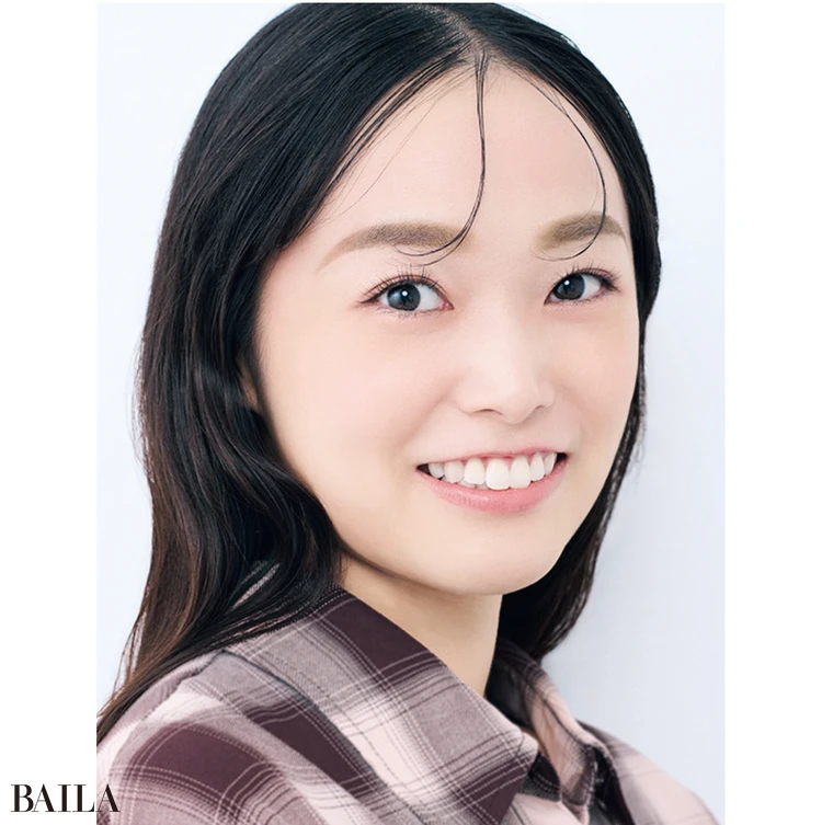 離れ眉でアーチのバランスが難しい➡内側からぼかして眉間を縮める