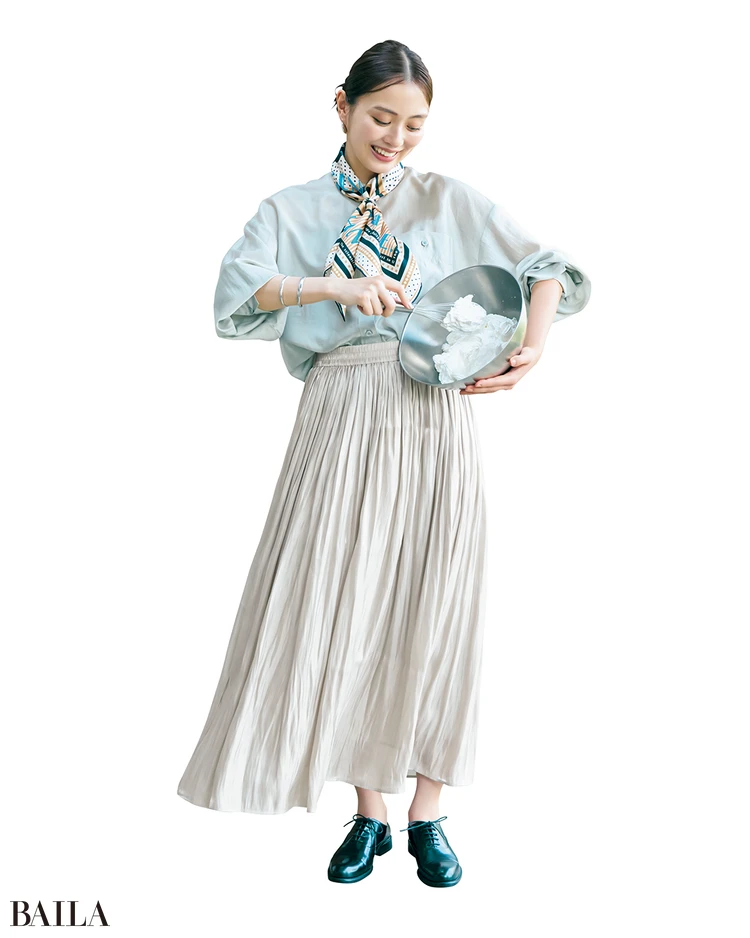 内田理央 スカートコーデ