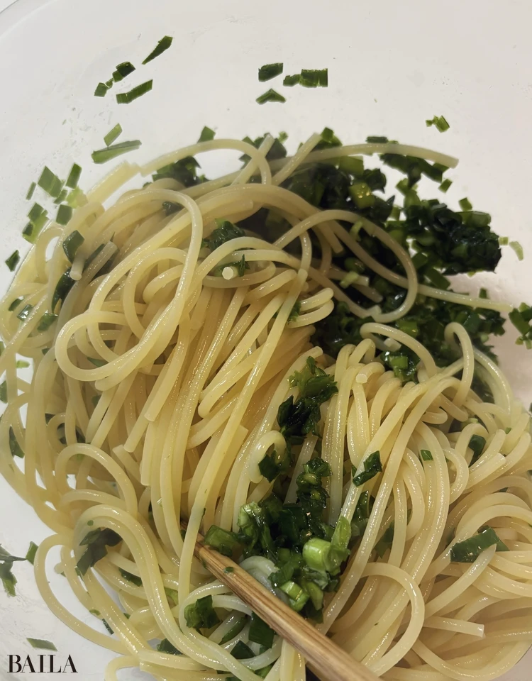 長谷川あかり　ニラたまパスタ　レシピ