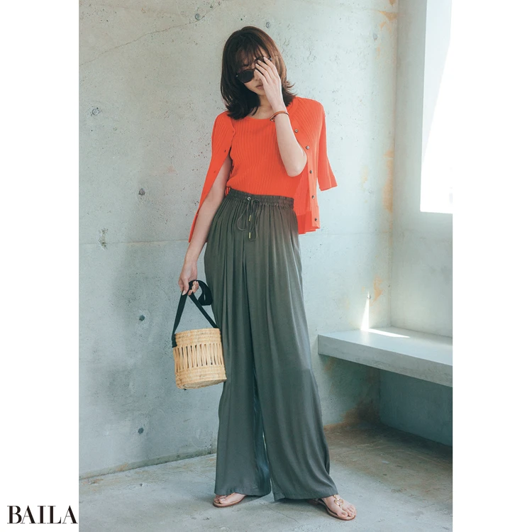 土屋 巴瑞季 きれいめアイテムなら“強い色”もデイリー向きに【BAILA今日のコーデ】