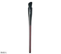 NANAME FUDE マルチ アイブラシ ￥3410／SHISEIDO