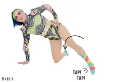 《2》上げた脚を体の前に移動させ床をタップ