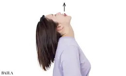 《9》天井を向いたまま顔を中央に戻し、鼻につけるイメージで舌を伸ばす。これを10秒キープ。あごまわりの筋肉を刺激。