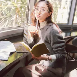 《Day3》ニシダ先生に頼まれていた資料集め。 ウエストゴム仕立てだから長時間座っていてもノーストレス