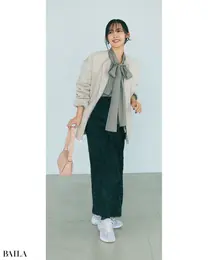 シャギー素材に似合う柔和な配色。甘さを残しつつカジュアルダウン