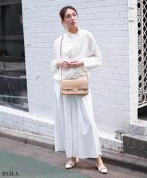 透ける白と揺れる白。 異素材でメリハリをつければオールホワイトが洗練される