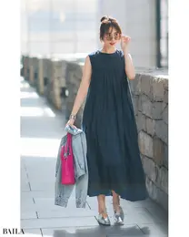 風をはらんだリラクシーなシルエットが 知性のある大人の余裕を醸し出す