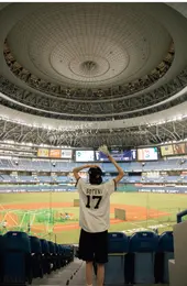 傾斜のあるスタンドでどの座席からもグラウンドが見やすい！