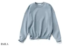 スウェットのようなドライな肌触りのクルーネックニット。