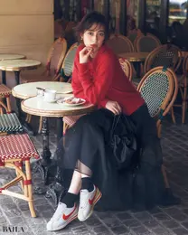 レディライクな気分の日にゴツさゼロのローテク がマッチ。いい具合に力が抜けて甘さもほどよく