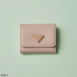 プラダのミニ財布