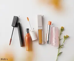 オムニコンシャス ラッシュ 01 ￥3850／セルヴォーク（1/1発売）　グロッシー ルージュ 04 ￥3300／ポール ＆ ジョー ボーテ（1/5発売）　　ザ リキッドブラッシュ グロウ 002 ￥3740／アディクション ビューティ（1/10発売）　ディオール アディクト リップ グロウ 076 ￥4950／パルファン・クリスチャン・ディオール（1/1発売）　