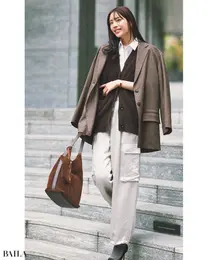 ボトムをスラックスからカーゴに変えれば即今どきな表情に