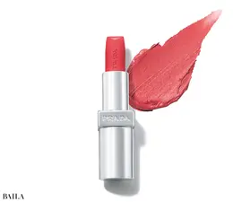 モノクローム ウェイトレス リップカラー（スムース ナイロン） P161 ￥7260／プラダ ビューティ