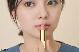 新川優愛　プロセス3　ピンクベージュのリップを直塗り