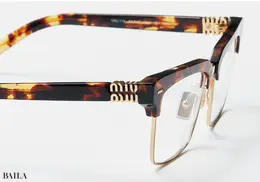 MIU MIUのアイウェア