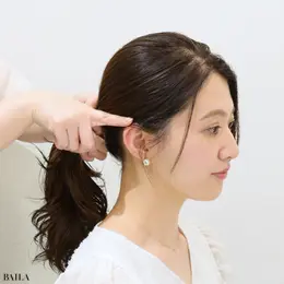 大野みおさん 耳上のラインでひとつに結びます。