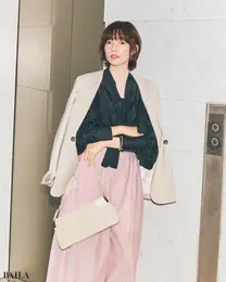 王道トラッドスタイルは品のある肌見せで軽やかな女らしさを