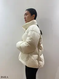 パウダーソフトダウンジャケット／￥9990（ユニクロ）　横から見た時