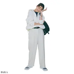 アノラックパーカでスポーティなムードを【BAILA今日のコーデ】