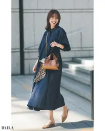 ツヤっぽいシルキーなネイビーで こなれた華やかさを演出する