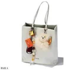 カジュアルなBIGトートには「テイストMIXでじゃらづけを」