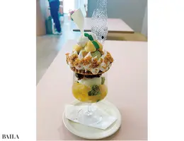 出社前にパフェを食べに行く