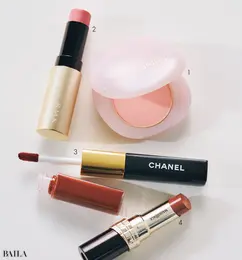 白みピンクチーク×深色リップ