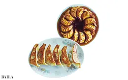 ニンニク不使用ながら干しエビの出汁がしっかり効いたオリジナル餃子は焼きと揚げの2種。