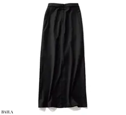 スカート￥31900／クメ