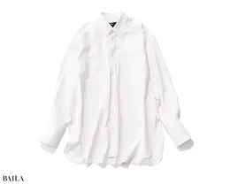 3大胆な胸ポケットのデザインが特徴。シャツ￥47300／カオス丸の内（カオス）