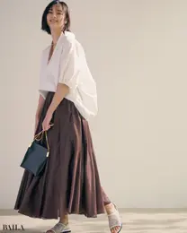 軽快なサンダルでロングスカートに抜け感を【BAILA今日のコーデ】