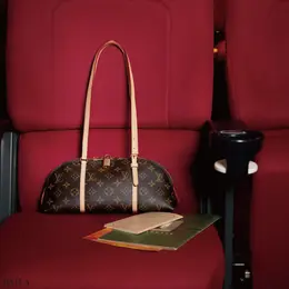 LOUIS VUITTON（スクワイア EW）×舞台鑑賞
