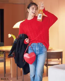 ぱっと場が華やぐカラーニットで2024年をスタート【BAILA今日のコーデ】