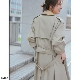 背中で大きな輪っかをつくると 動きやすく、後ろ姿もすっきり