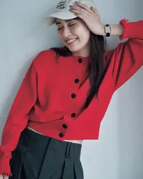 ネオプレッピーの仕上げにクラシックな正統派時計を【BAILA今日のコーデ】