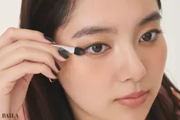 プロセス１　ベージュブラウン中心のアイメイクに