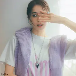 佐藤晴美　リング￥66000・ネックレス￥52800／ビジュードエム六本木ヒルズ（ビジュードエム）