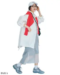 オール白のレフ板効果で全身をトーンアップ！