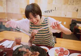 佐藤栞里が浅草の「炭火焼肉 本とさや」を訪問