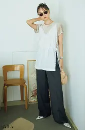 辛口仕上げなシャープな足もとがより細見えを後押し