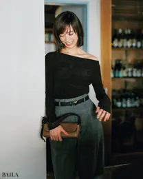 「鎖骨見せ」は胸元の気配を 感じさせないヘルシーラインに